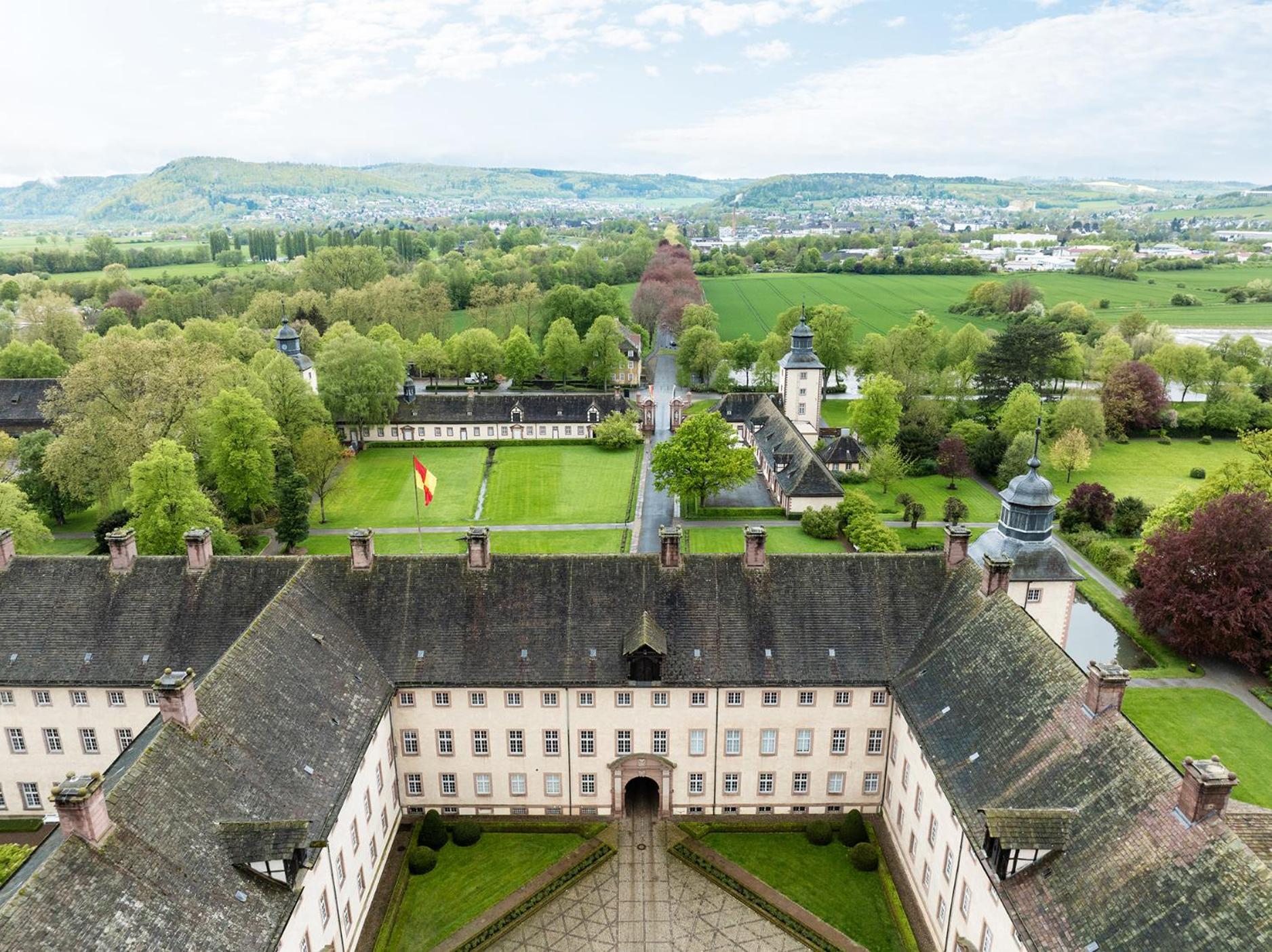 Luxus Wohnen Im Schloss Corvey Fuer 1-6 Gaeste Im Unesco Weltkulturerbe Hoexter Weserbergland Free W-Lan Parken Netflix Fuer Familien Paare Und Geschaeftsreisende Inkl Handtuecher Seife Nintendo Switch Uvm エクステリア 写真