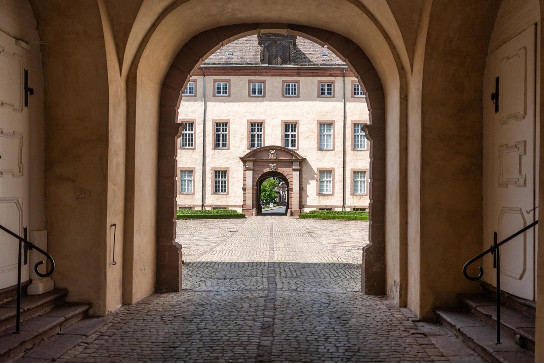 Luxus Wohnen Im Schloss Corvey Fuer 1-6 Gaeste Im Unesco Weltkulturerbe Hoexter Weserbergland Free W-Lan Parken Netflix Fuer Familien Paare Und Geschaeftsreisende Inkl Handtuecher Seife Nintendo Switch Uvm エクステリア 写真